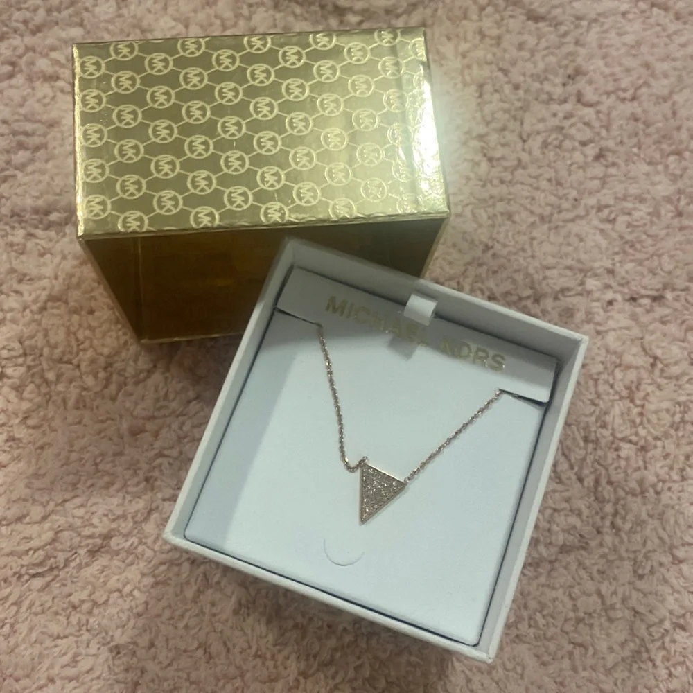 Triangle neckless - Picture 1 of 1